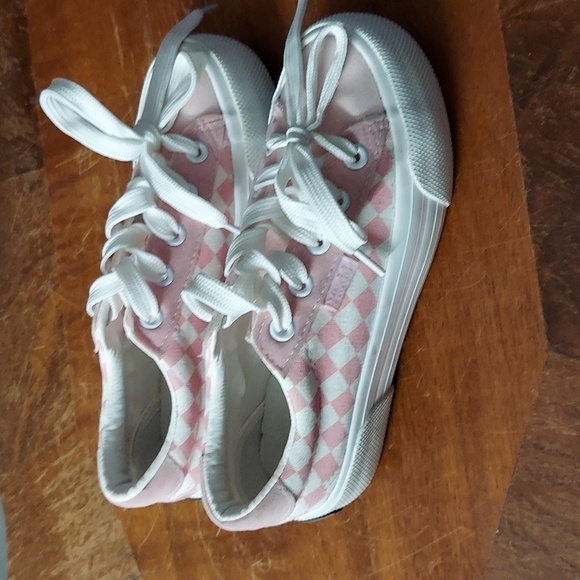 Mudd sneakers